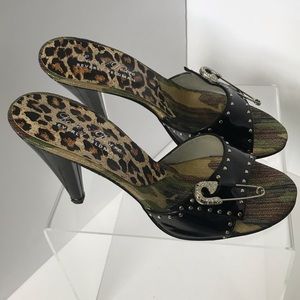 Beverly Feldman black patent heel